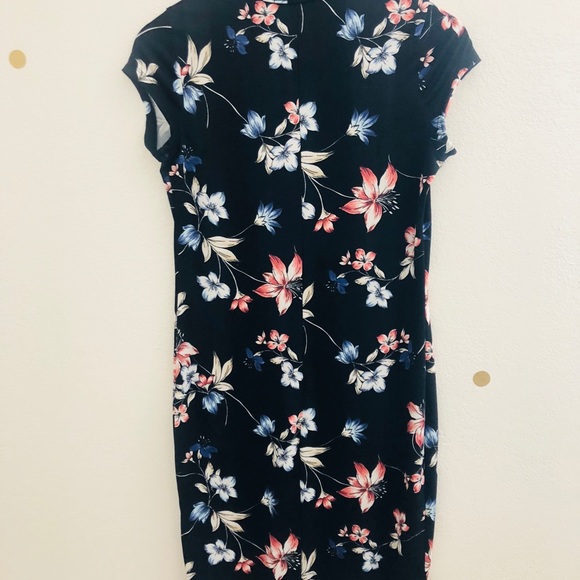 ❌SOLD❌ Beautiful floral dress - Picture 4 of 4